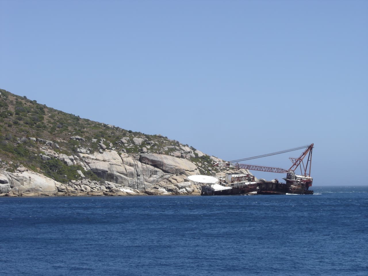 SS Oakburn and Bos 400 — Wikimedia Commons | License: CC-BY-SA-3.0 | Source: http://commons.wikimedia.org/wiki/Special:FilePath/BOS%20400%202006-02-05.JPG