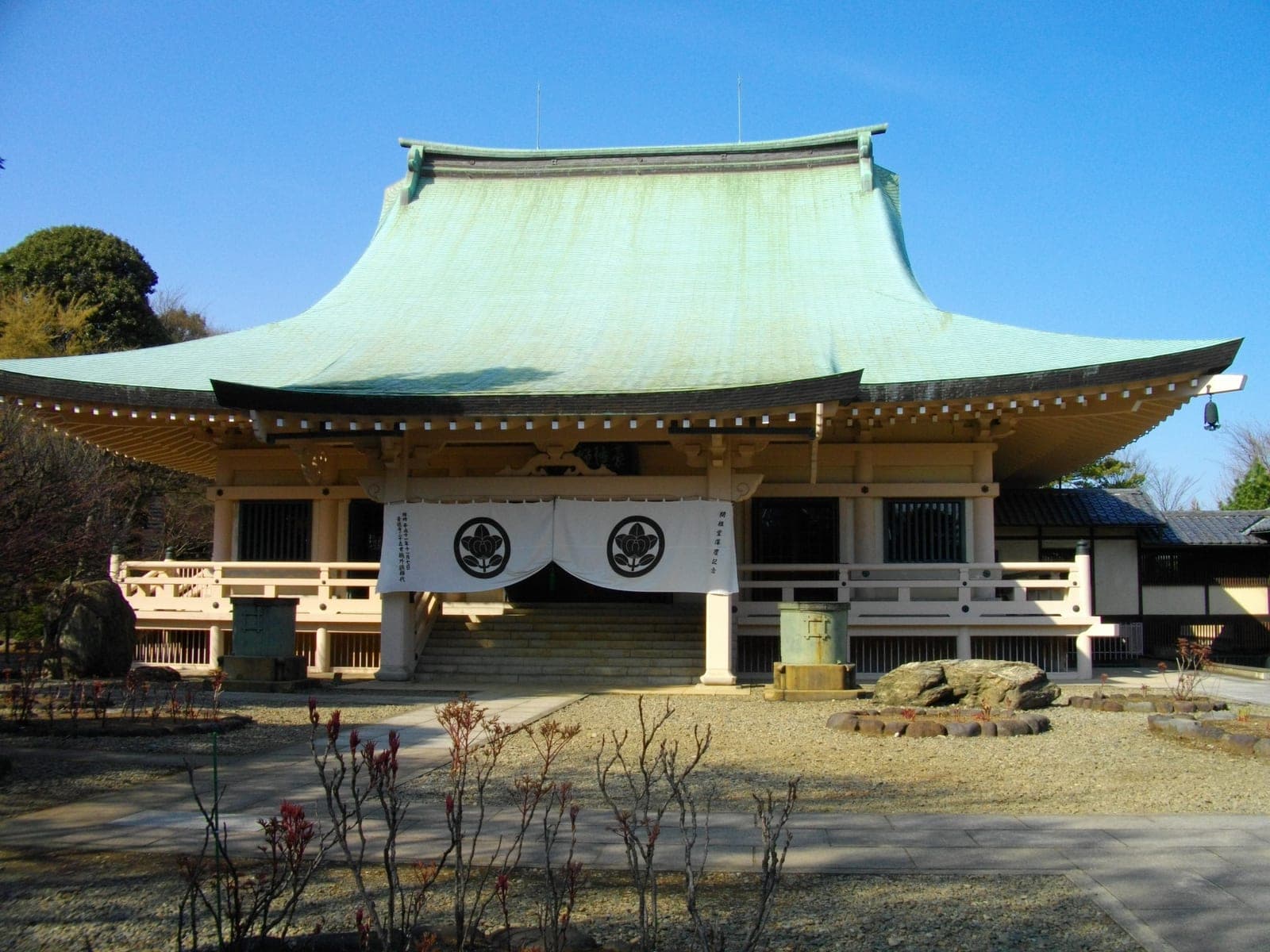 Beomseom South Korea — Photo: Abasaa | License: Public domain | Source: https://upload.wikimedia.org/wikipedia/commons/9/9b/Gotokuji_Hondo.JPG