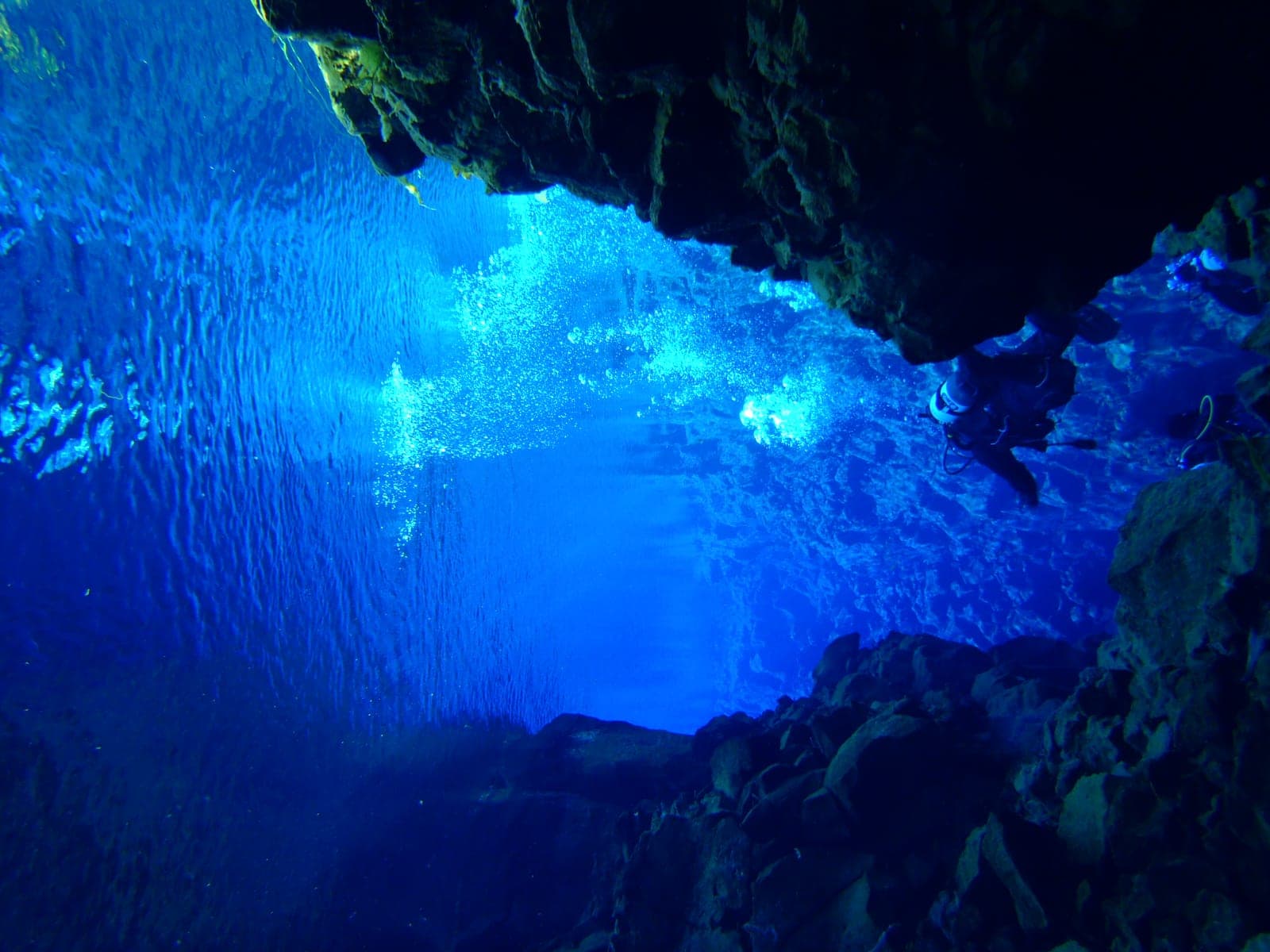 Silfra Iceland — Photo: Thomei08 20px|ich bin ein Kiwi / Thomei08 at German Wikipedia | License: Public domain | Source: https://upload.wikimedia.org/wikipedia/commons/d/d1/SCUBA_Silfra.jpg