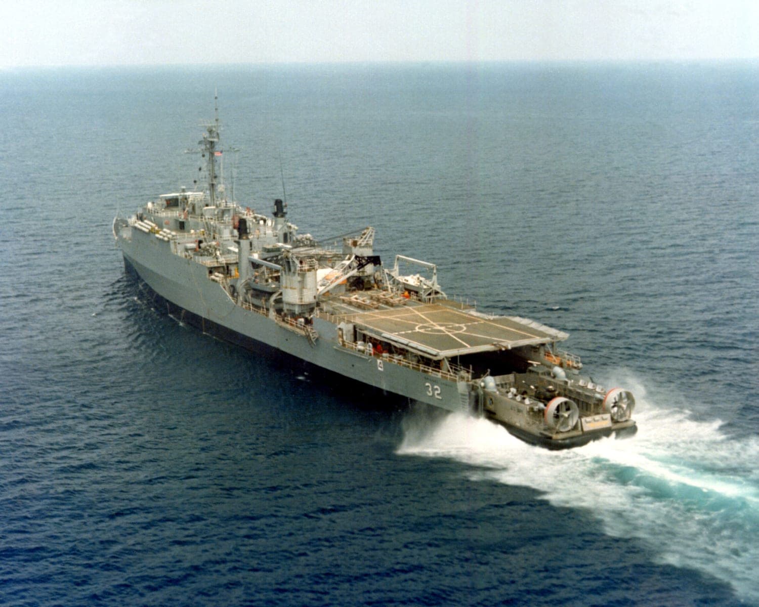Spiegel Grove United States — Photo: U.S. Navy; User Durin on en.wikipedia | License: Public domain | Source: https://upload.wikimedia.org/wikipedia/commons/0/00/USS_Spiegel_Grove_LSD-32.jpg